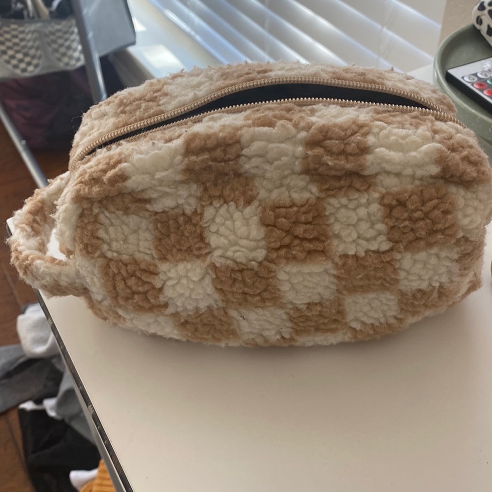 Wild Fable (Target) Makeup Pouch •slightly used, but in excellent condition•